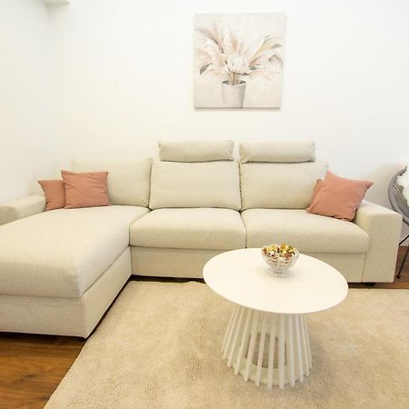 Apartman Valentina - Self Check In And Check Out Otočac Екстериор снимка