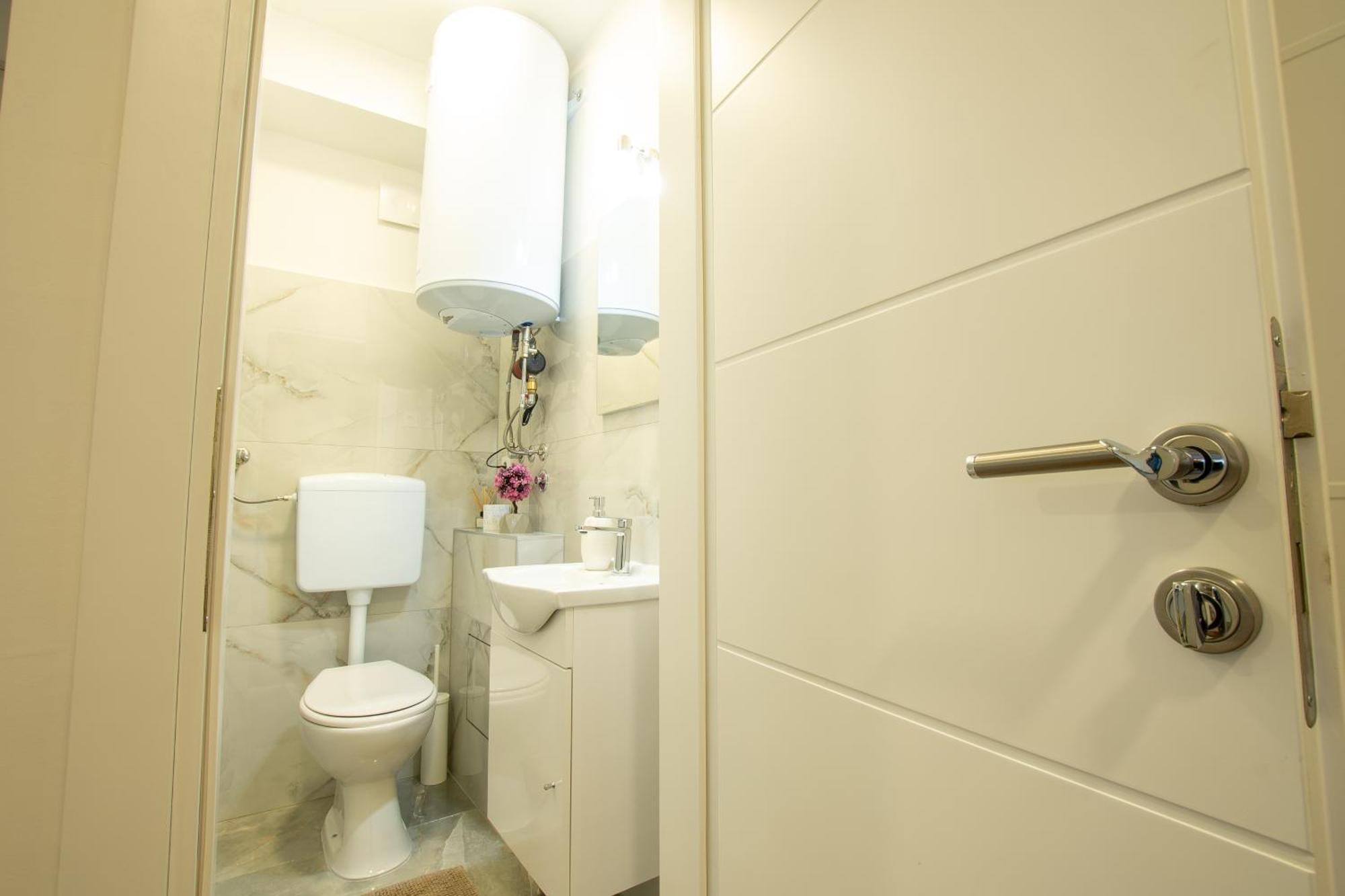 Apartman Valentina - Self Check In And Check Out Otočac Екстериор снимка